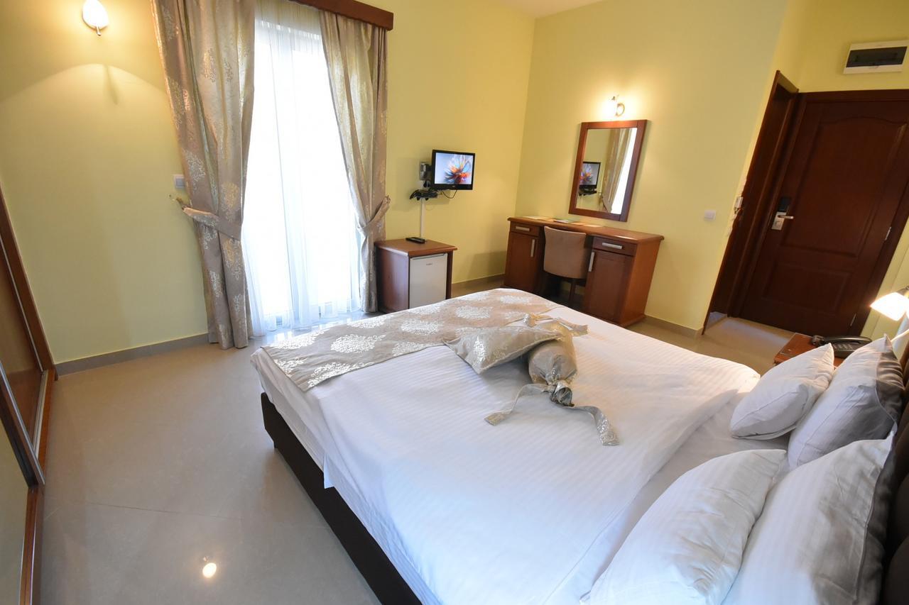 Hotel Ellena Herceg Novi Exteriér fotografie